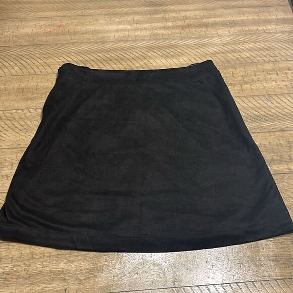 NWT Francesca’s embroidered skirt size medium. Suede feel. - Picture 8 of 11